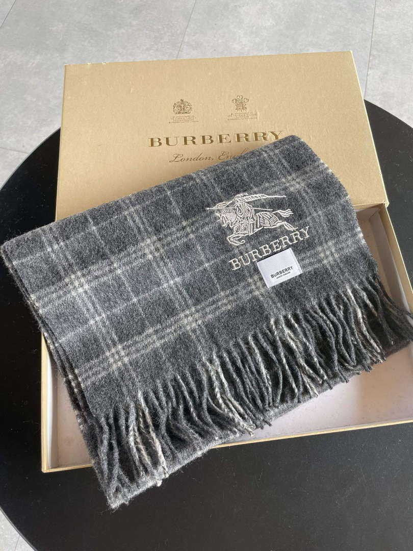 Burberry Scarves Classic Scarf B87394