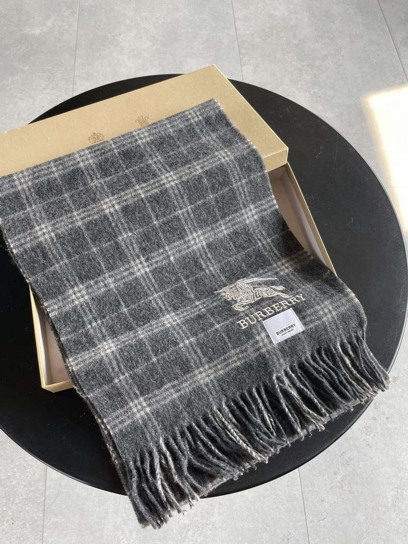 Burberry Scarves Classic Scarf B87394