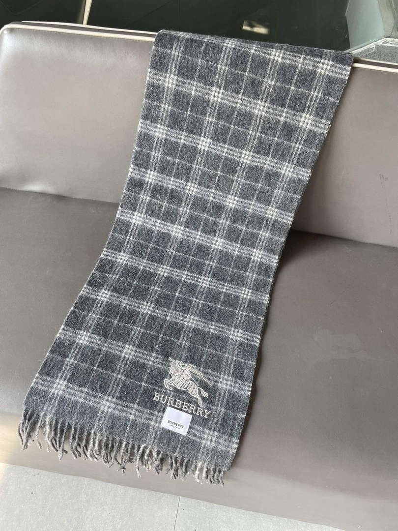 Burberry Scarves Classic Scarf B87394