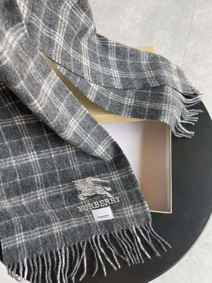 Burberry Scarves Classic Scarf B87394
