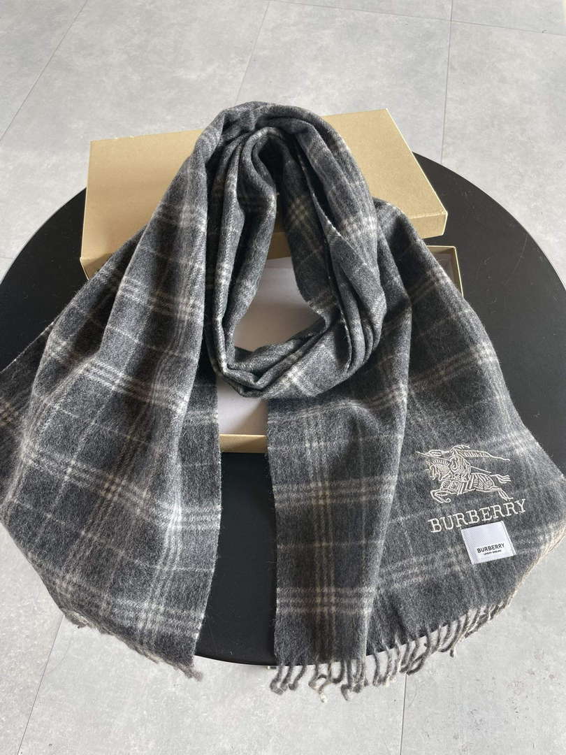 Burberry Scarves Classic Scarf B87394