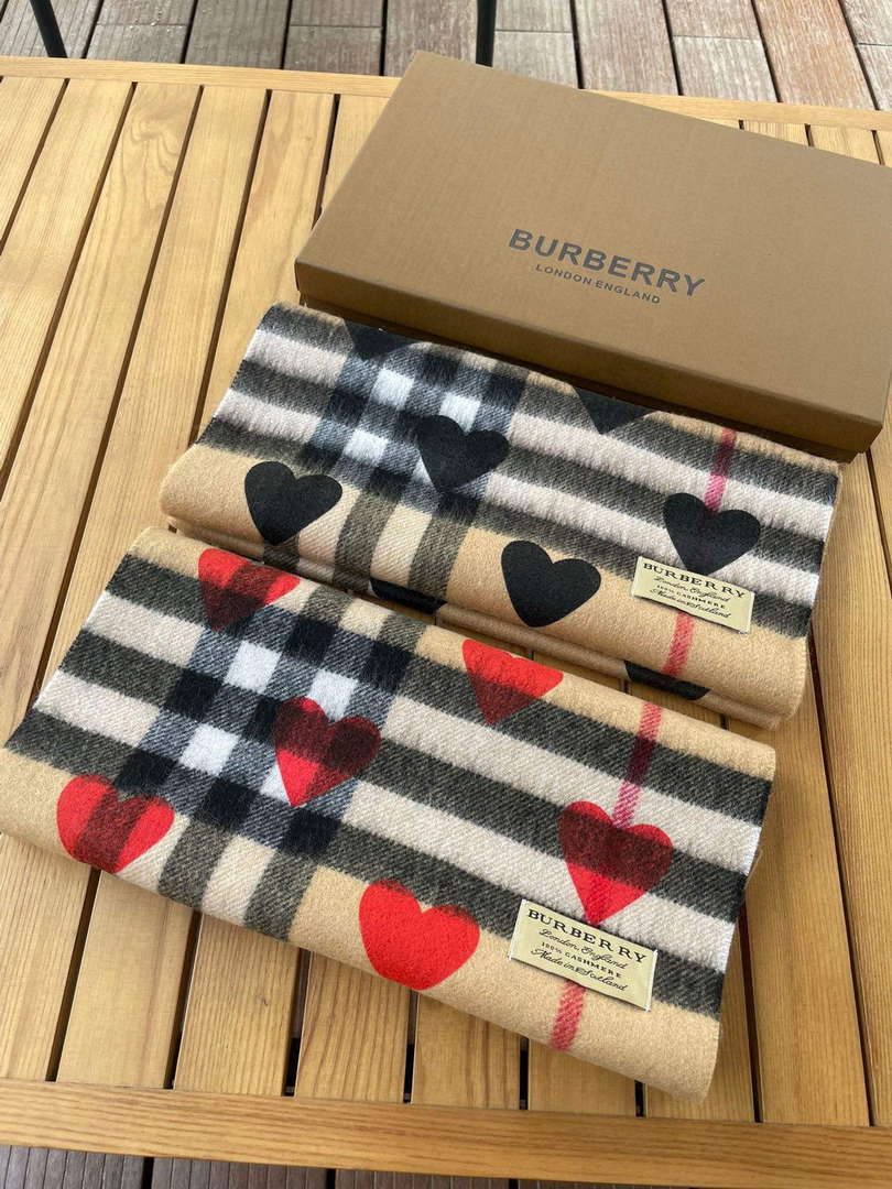 Burberry Scarves Classic Scarf B87395