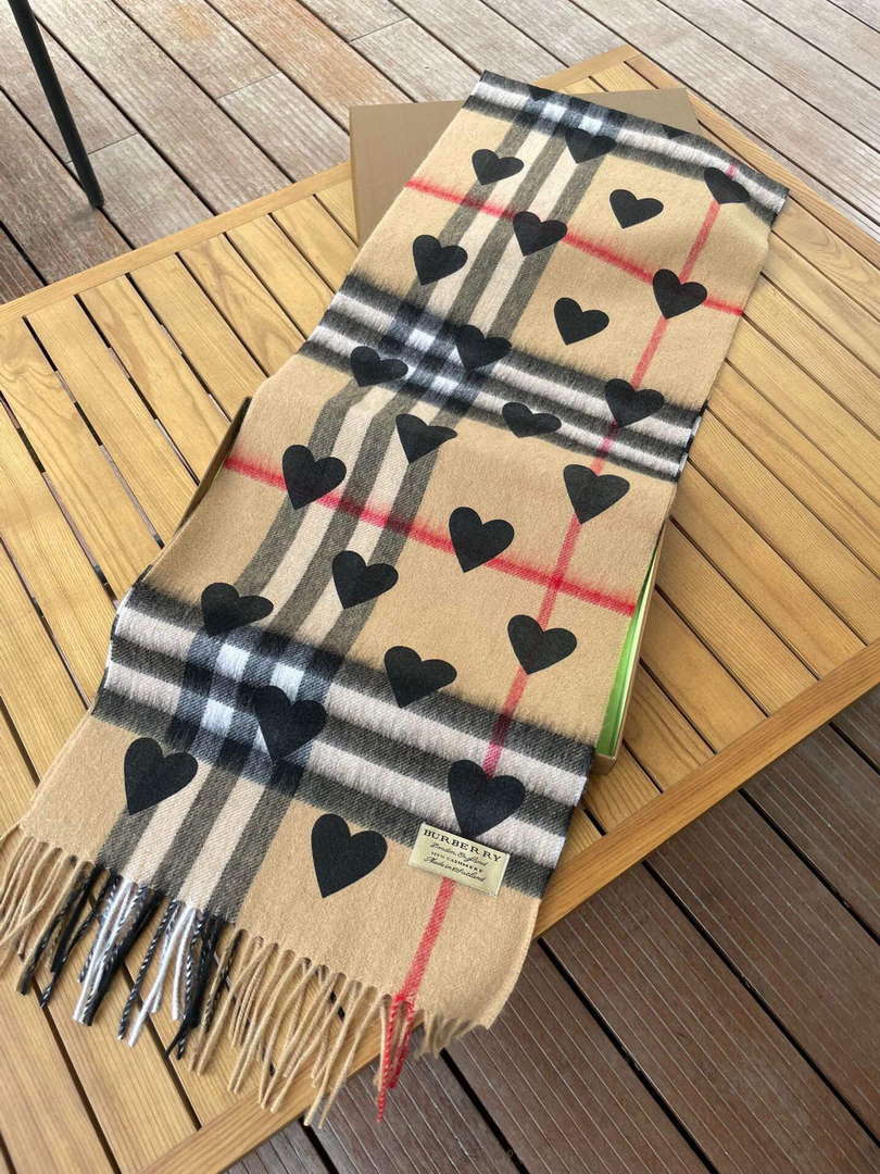 Burberry Scarves Classic Scarf B87396