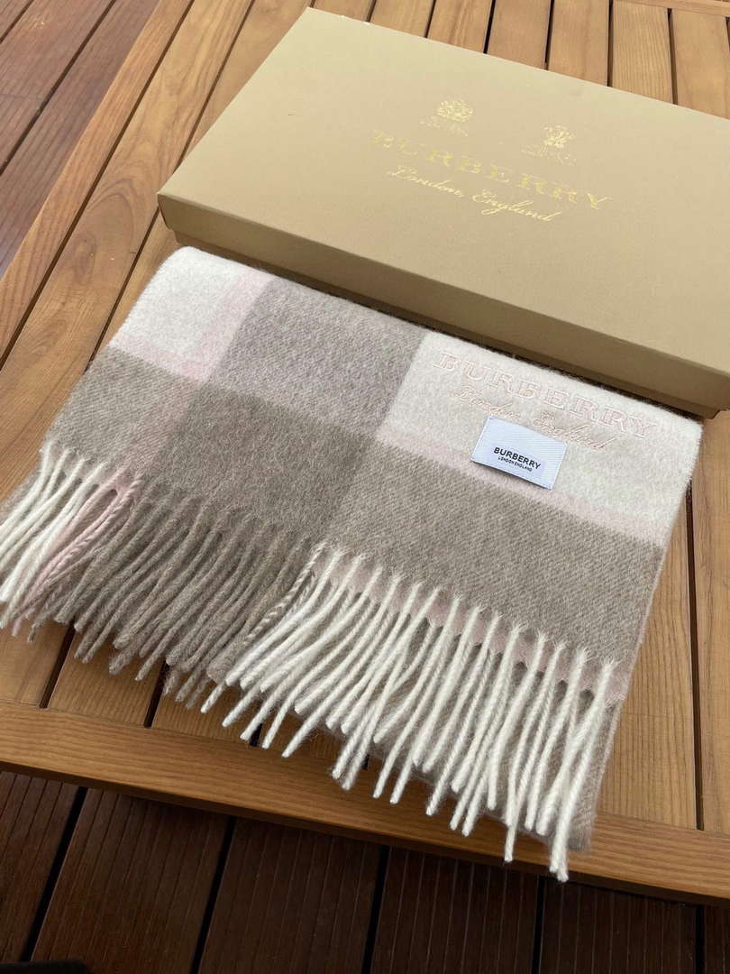 Burberry Scarves Classic Scarf B87397