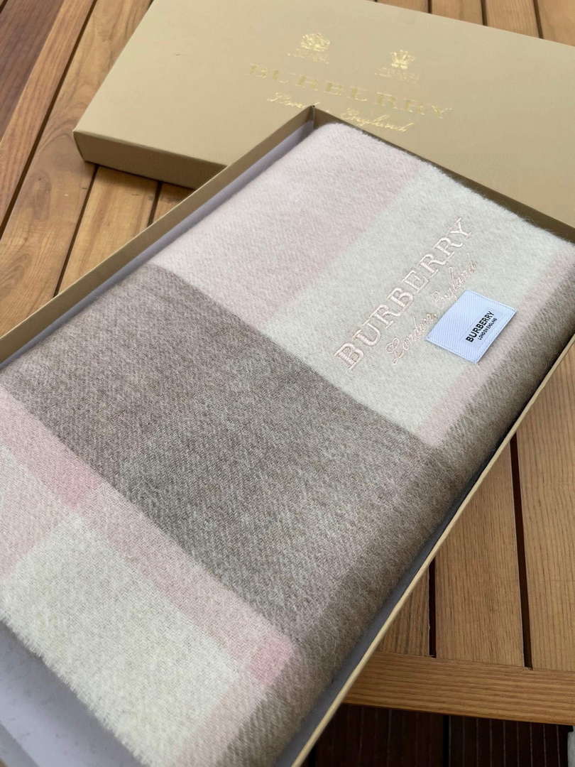 Burberry Scarves Classic Scarf B87397