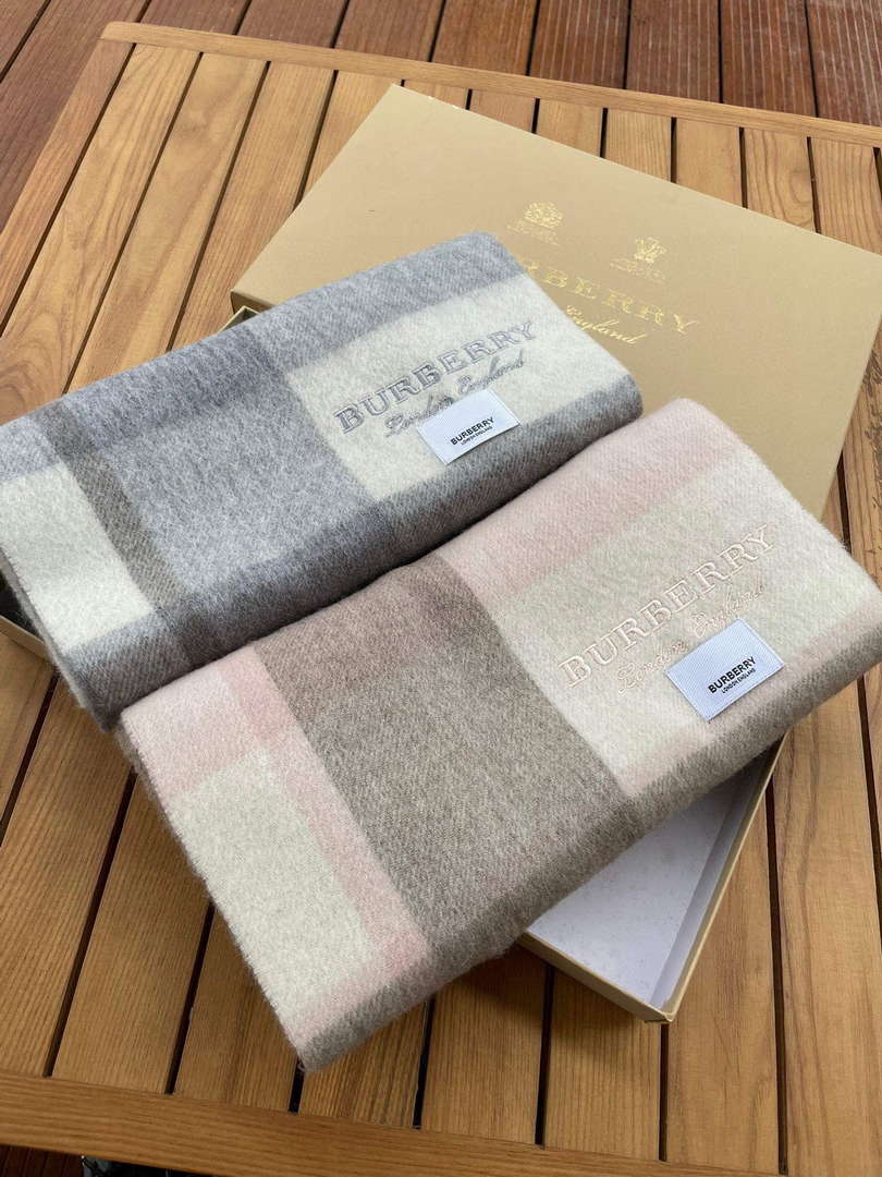 Burberry Scarves Classic Scarf B87398