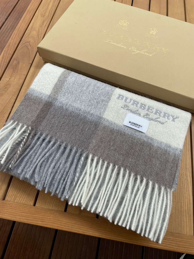 Burberry Scarves Classic Scarf B87398
