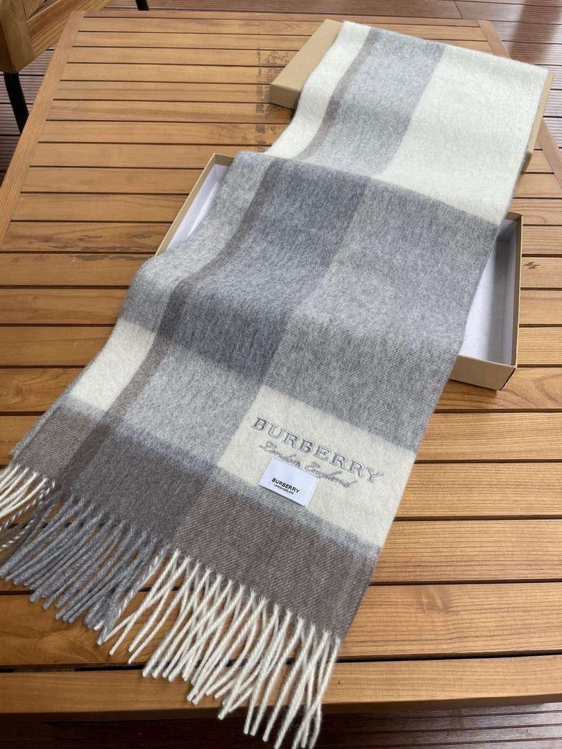 Burberry Scarves Classic Scarf B87398