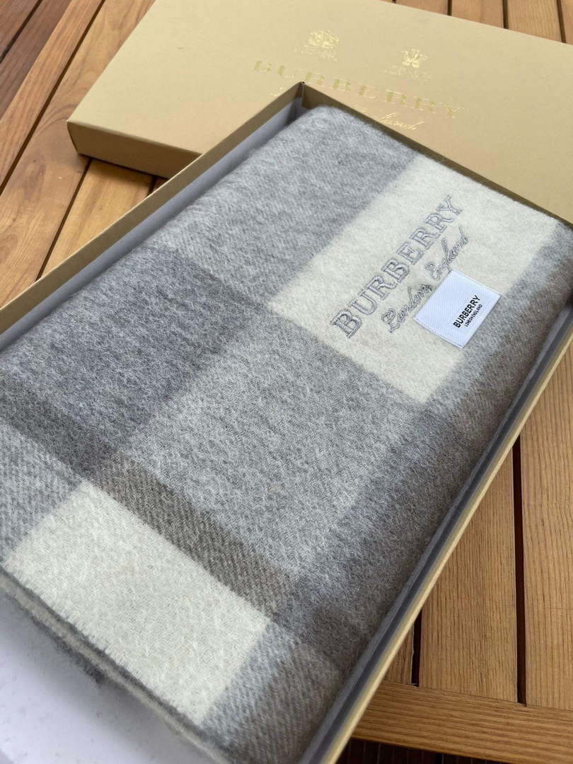 Burberry Scarves Classic Scarf B87398