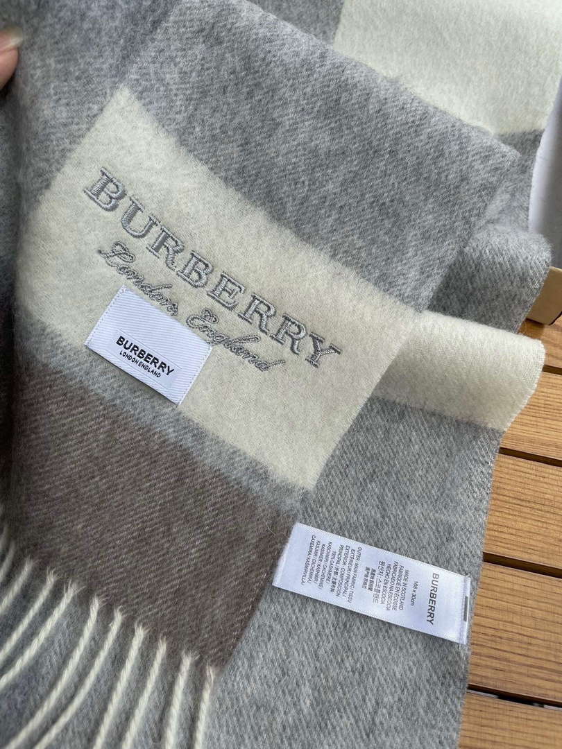 Burberry Scarves Classic Scarf B87398