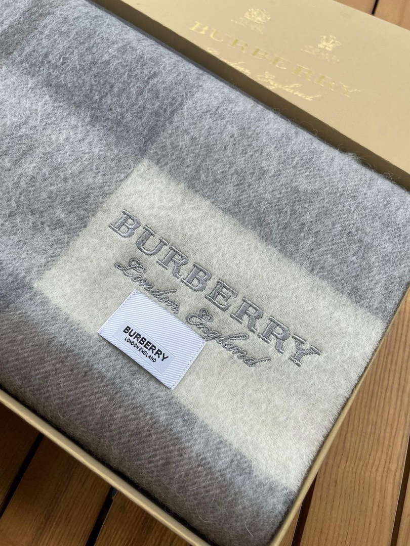 Burberry Scarves Classic Scarf B87398