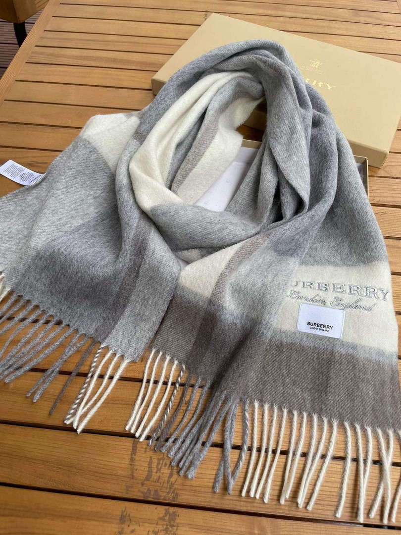 Burberry Scarves Classic Scarf B87398