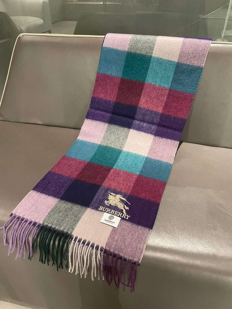 Burberry Scarves Classic Scarf B87400