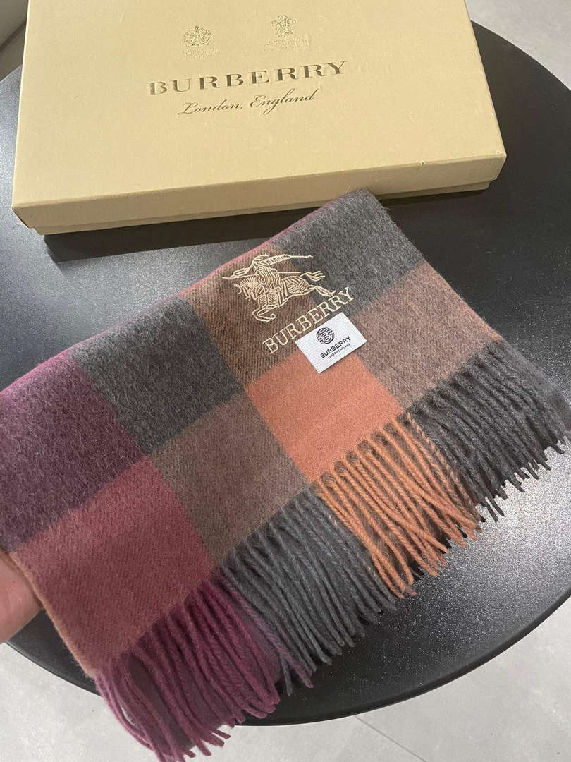 Burberry Scarves Classic Scarf B87401
