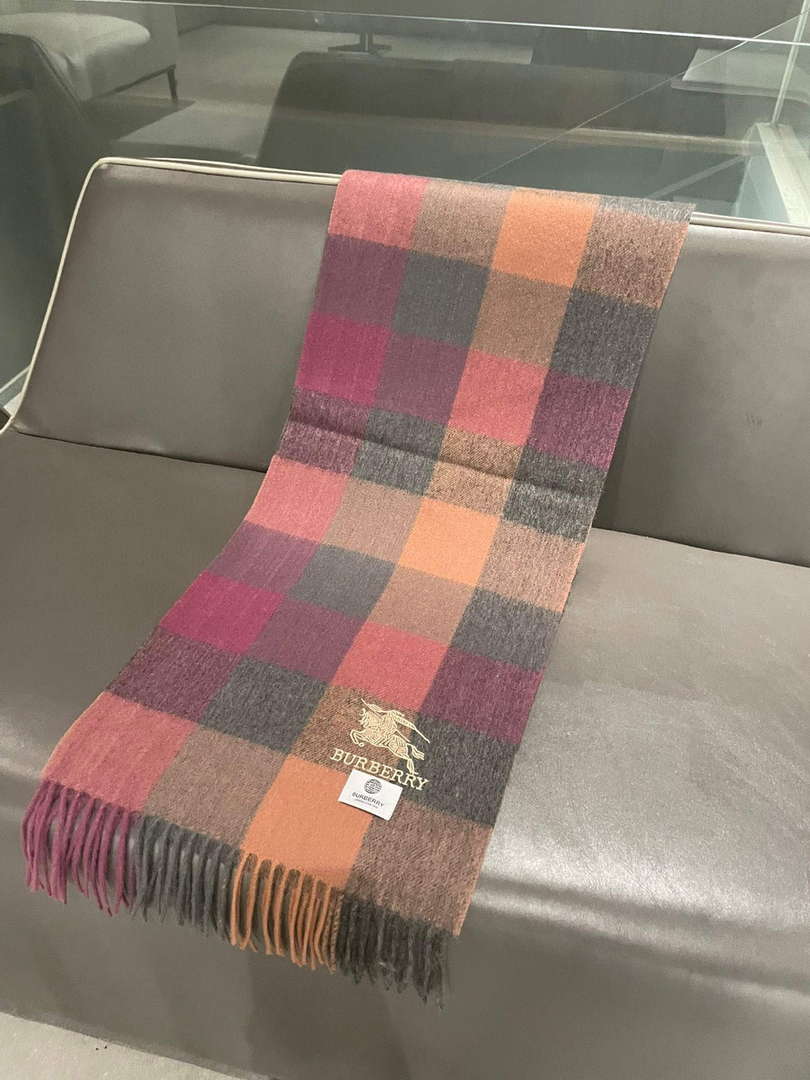 Burberry Scarves Classic Scarf B87401
