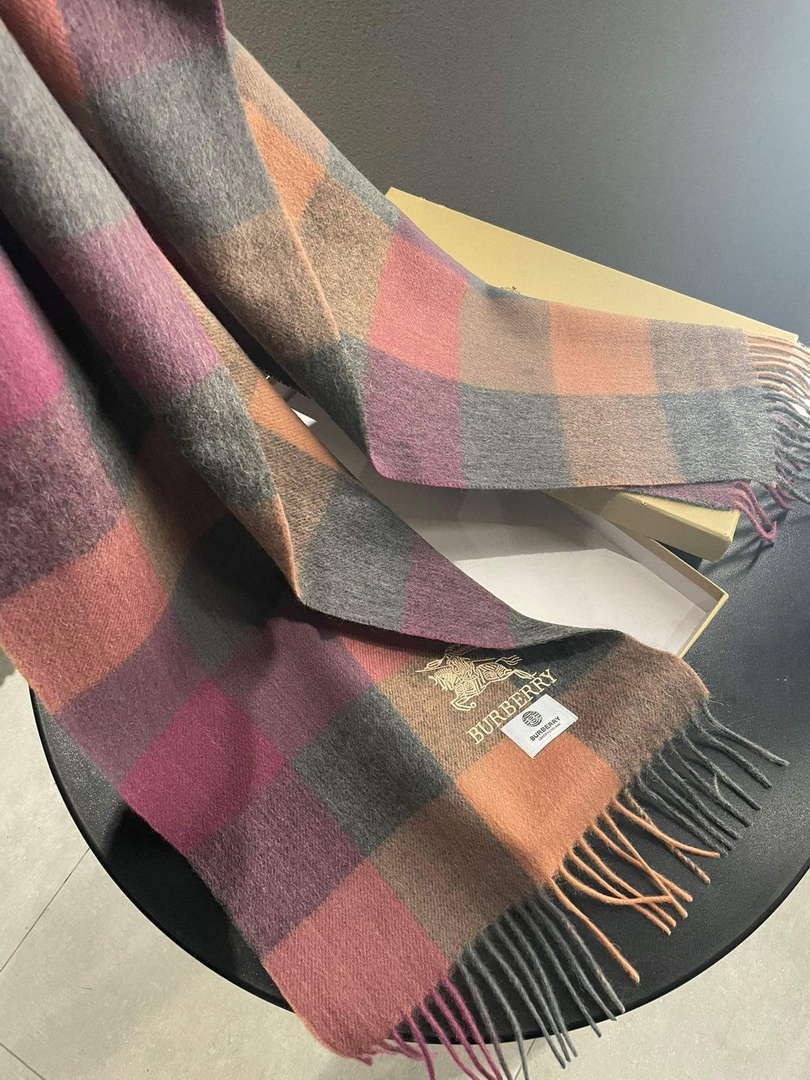 Burberry Scarves Classic Scarf B87401