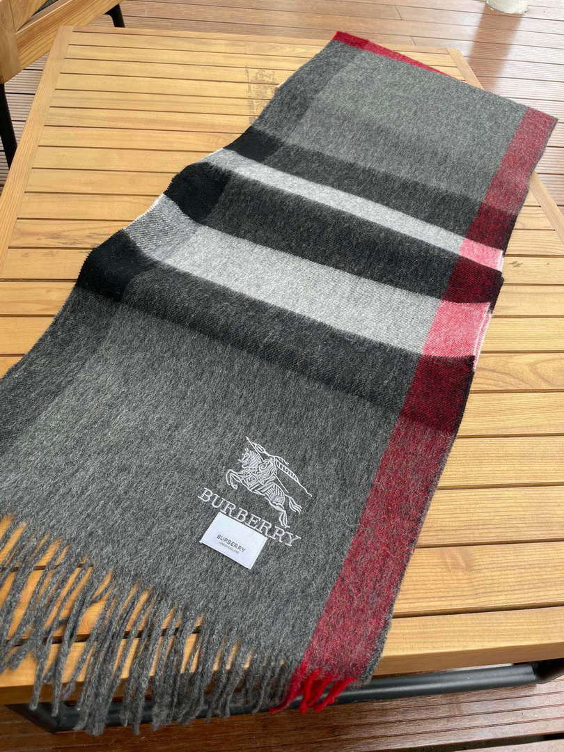 Burberry Scarves Classic Scarf B87405
