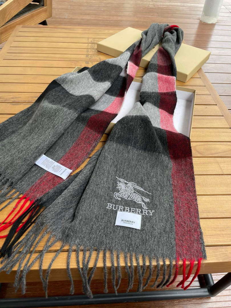 Burberry Scarves Classic Scarf B87405