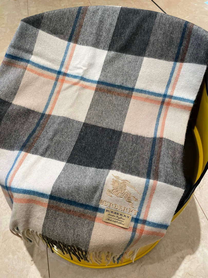 Burberry Scarves Classic Scarf B87406