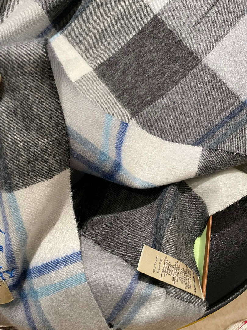 Burberry Scarves Classic Scarf B87407