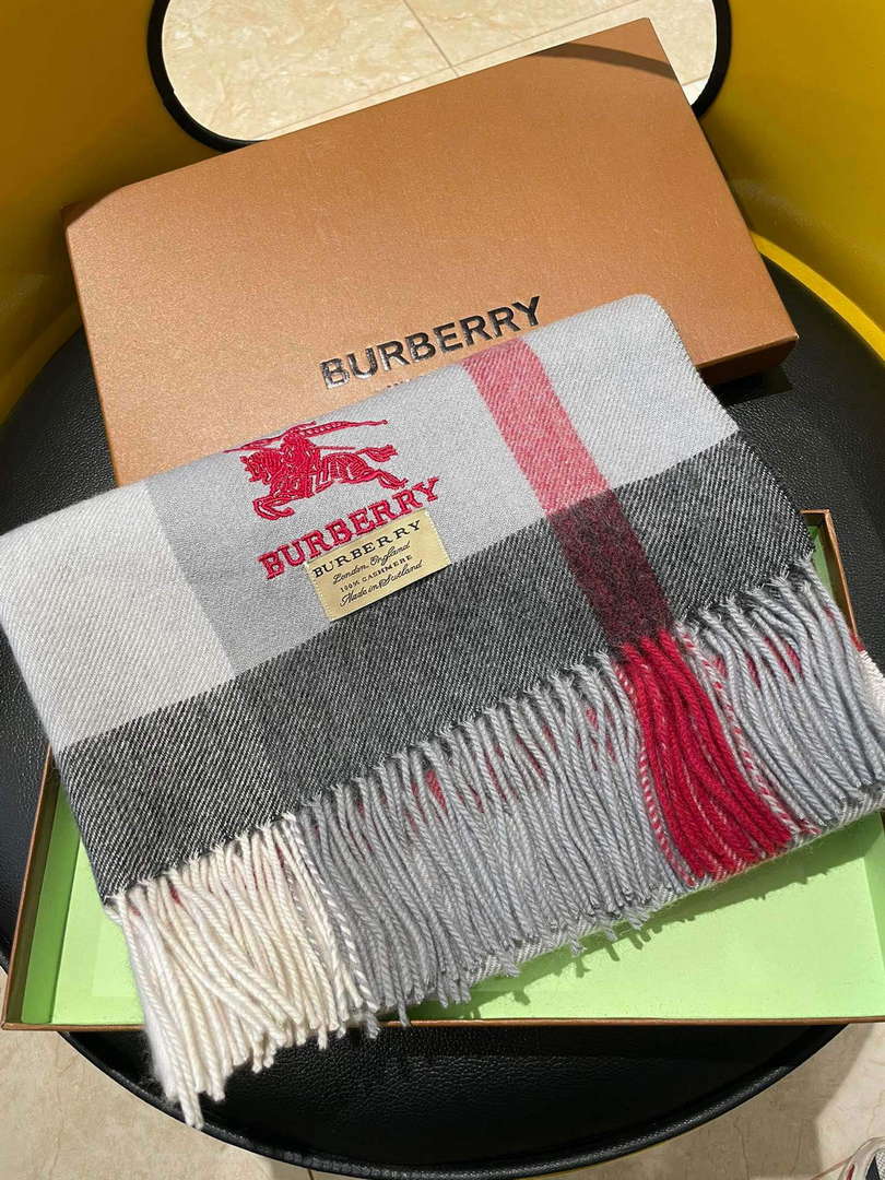 Burberry Scarves Classic Scarf B87408