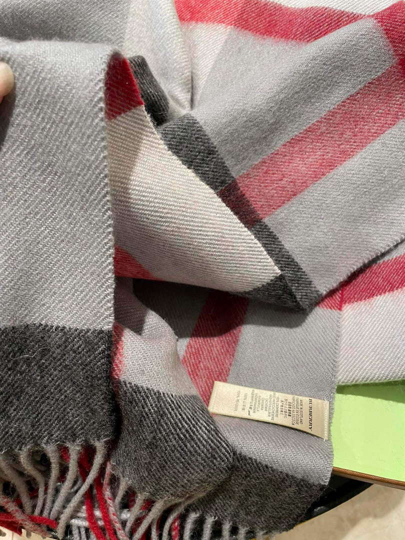 Burberry Scarves Classic Scarf B87408