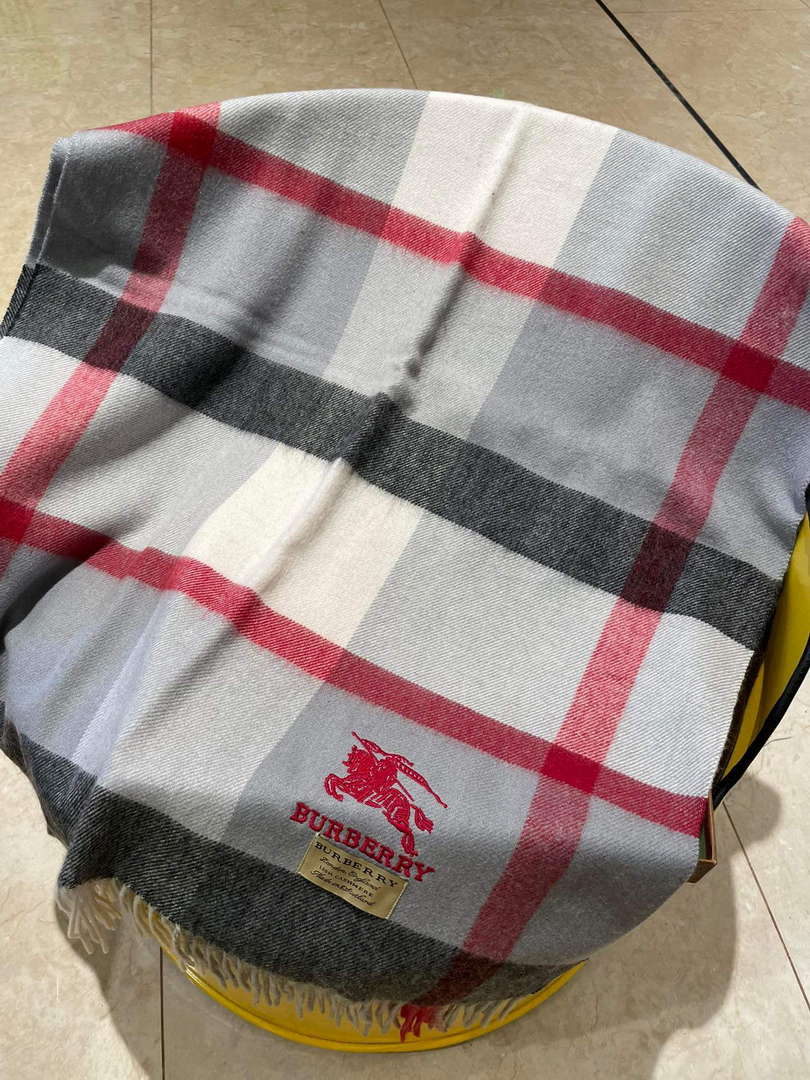 Burberry Scarves Classic Scarf B87408
