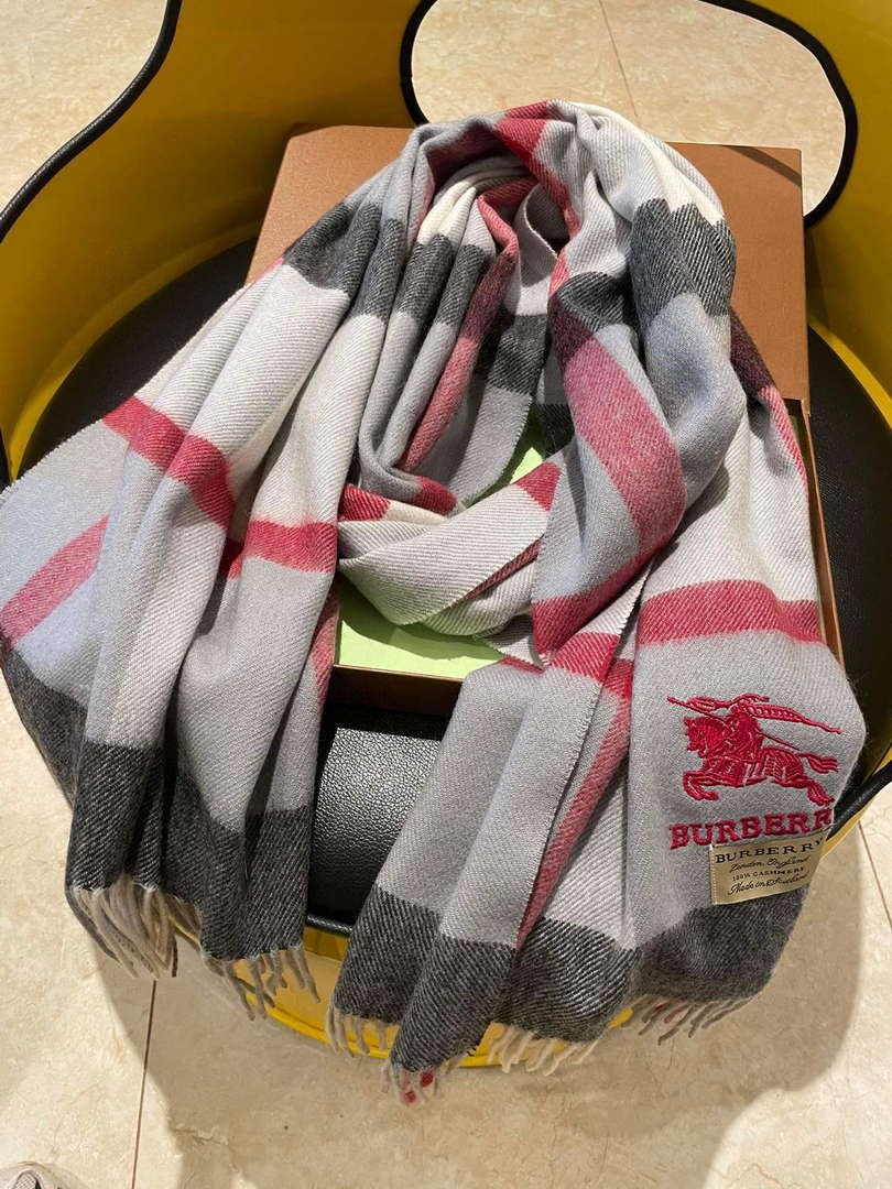 Burberry Scarves Classic Scarf B87408 - Default Title - View 1