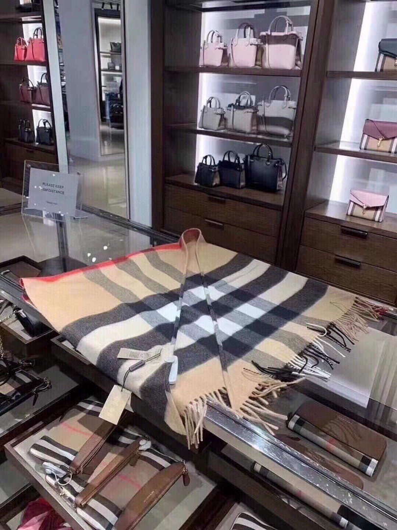 Burberry Scarves Classic Scarf B87409