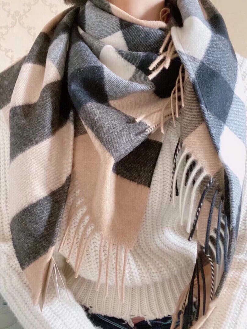 Burberry Scarves Classic Scarf B87409