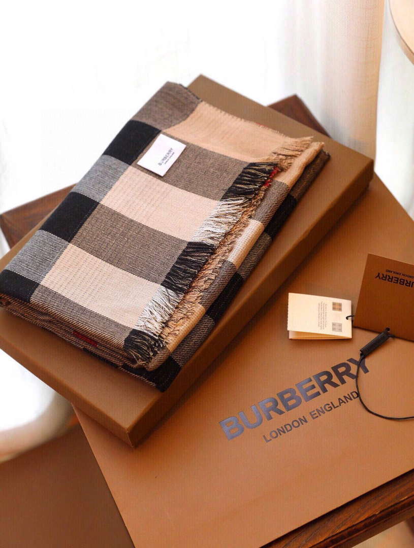 Burberry Scarves Classic Scarf B87410