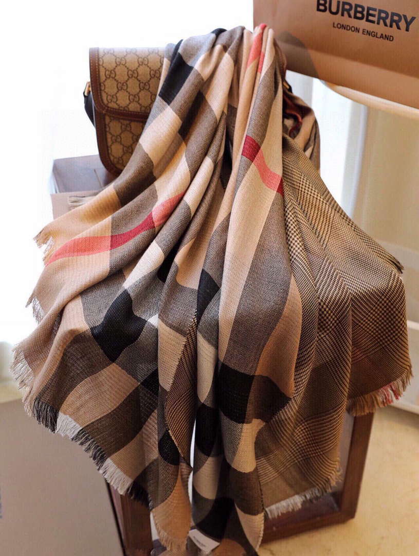 Burberry Scarves Classic Scarf B87410