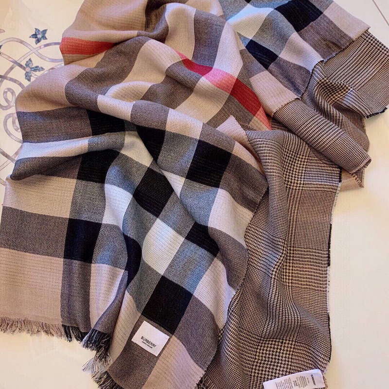 Burberry Scarves Classic Scarf B87410