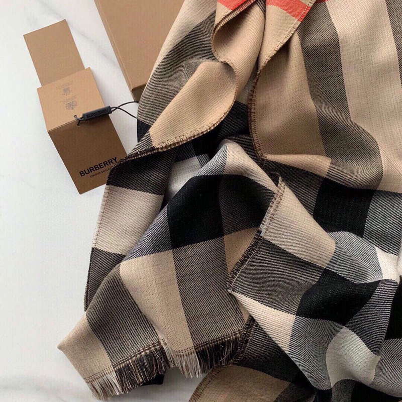 Burberry Scarves Classic Scarf B87410