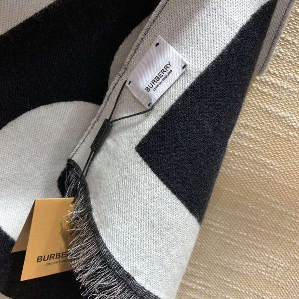 Burberry Scarves Classic Scarf B87412