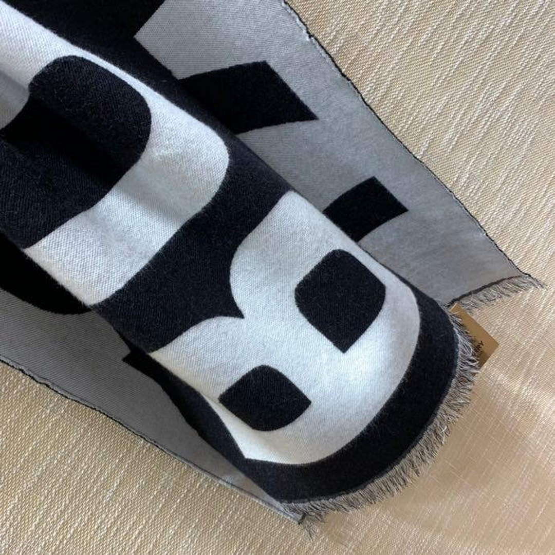 Burberry Scarves Classic Scarf B87412