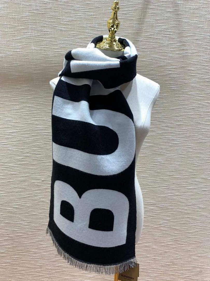 Burberry Scarves Classic Scarf B87412