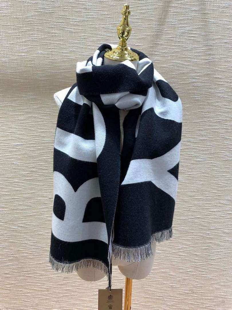 Burberry Scarves Classic Scarf B87412