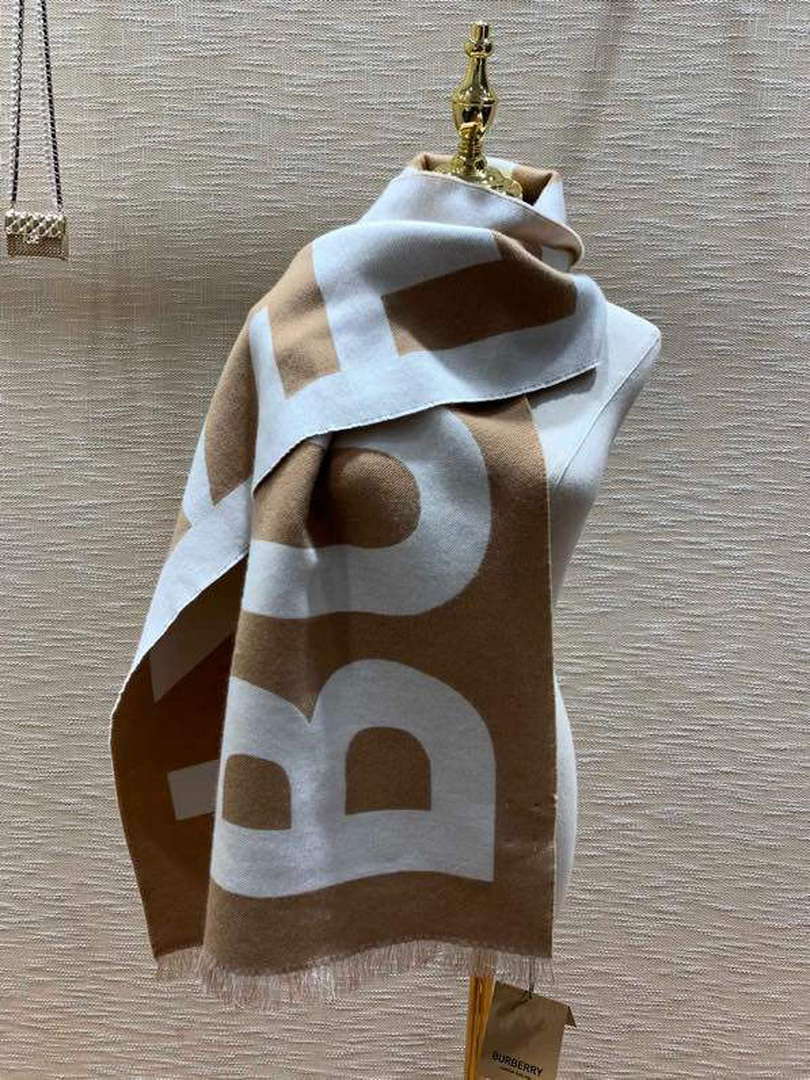 Burberry Scarves Classic Scarf B87413