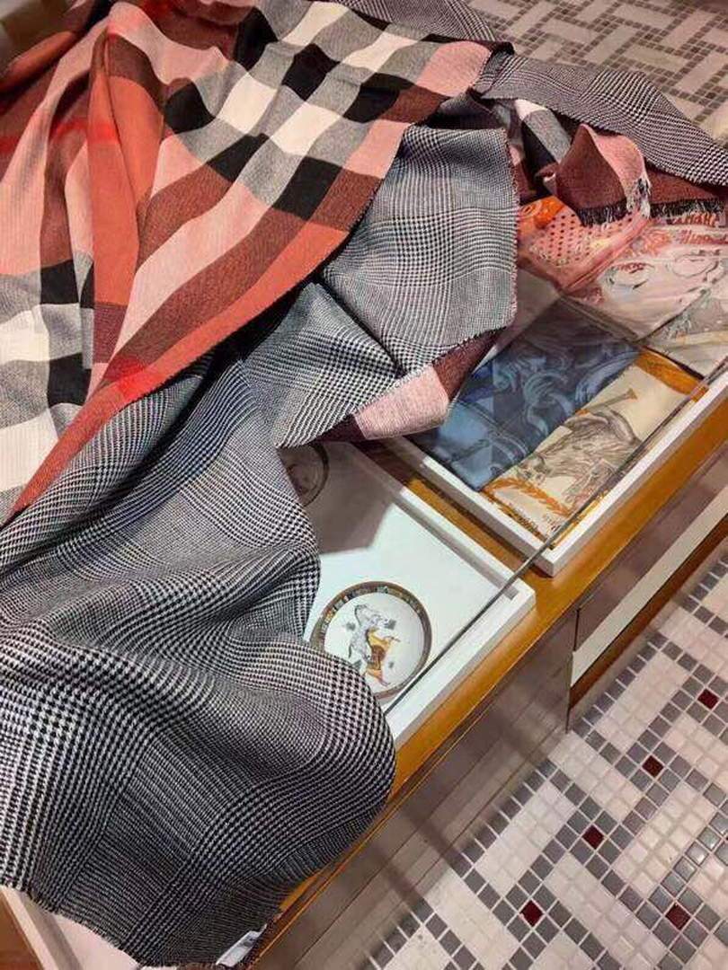 Burberry Scarves Designer Burberry Shawl Scarf B50010