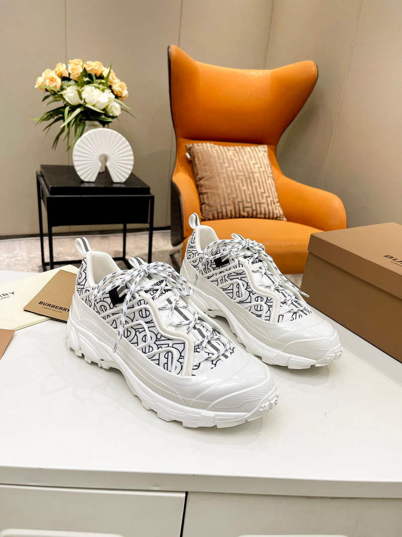 Burberry Vintage Check Cotton Arthur Sneakers 80372544 - Male 39 - View 1