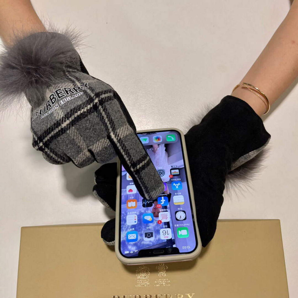 Burberry Women's Gloves Burberry Wool Gloves B477881