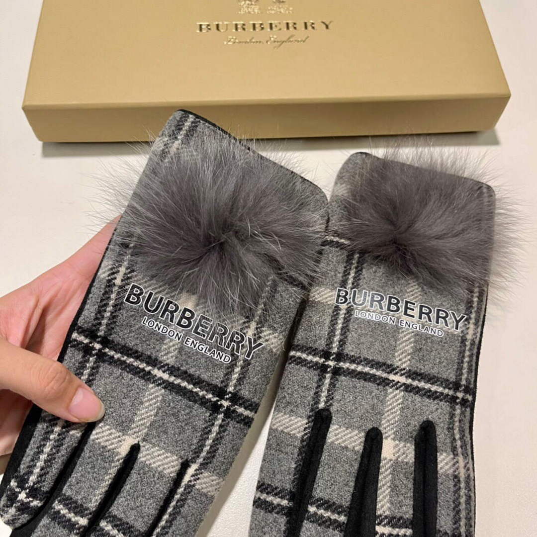 Burberry Women's Gloves Burberry Wool Gloves B477881