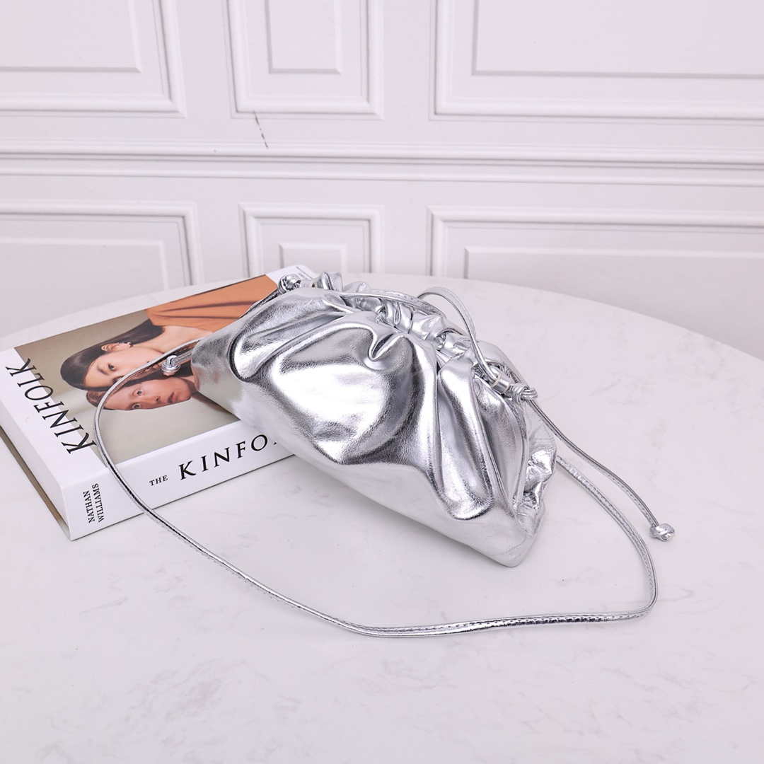 BV 585852 Bottega Veneta Mini Pouch intrecciato leather clutch with strap Slivery