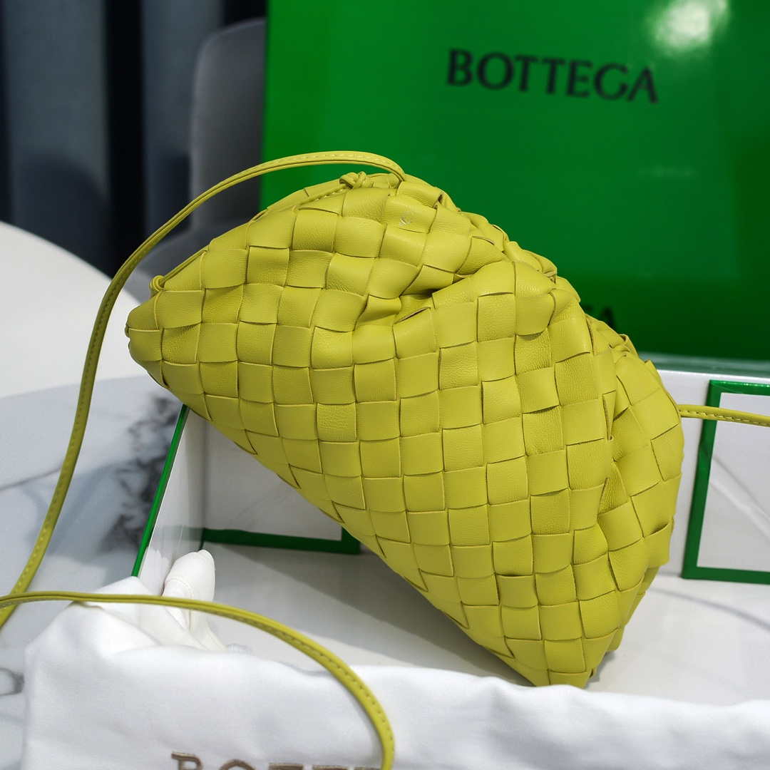 BV 585852 Bottega Veneta Mini Pouch intrecciato leather clutch with strap Lemon Green - Default Title - View 2