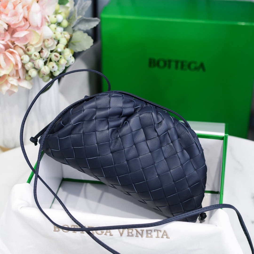BV 585852 Bottega Veneta Mini Pouch intrecciato leather clutch with strap Navy Blue - Default Title - View 2
