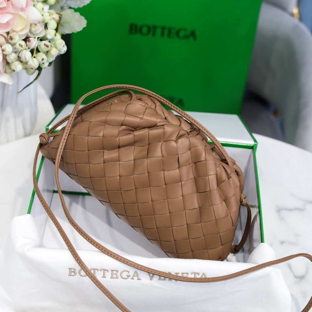 BV 585852 Bottega Veneta Mini Pouch intrecciato leather clutch with strap Brown