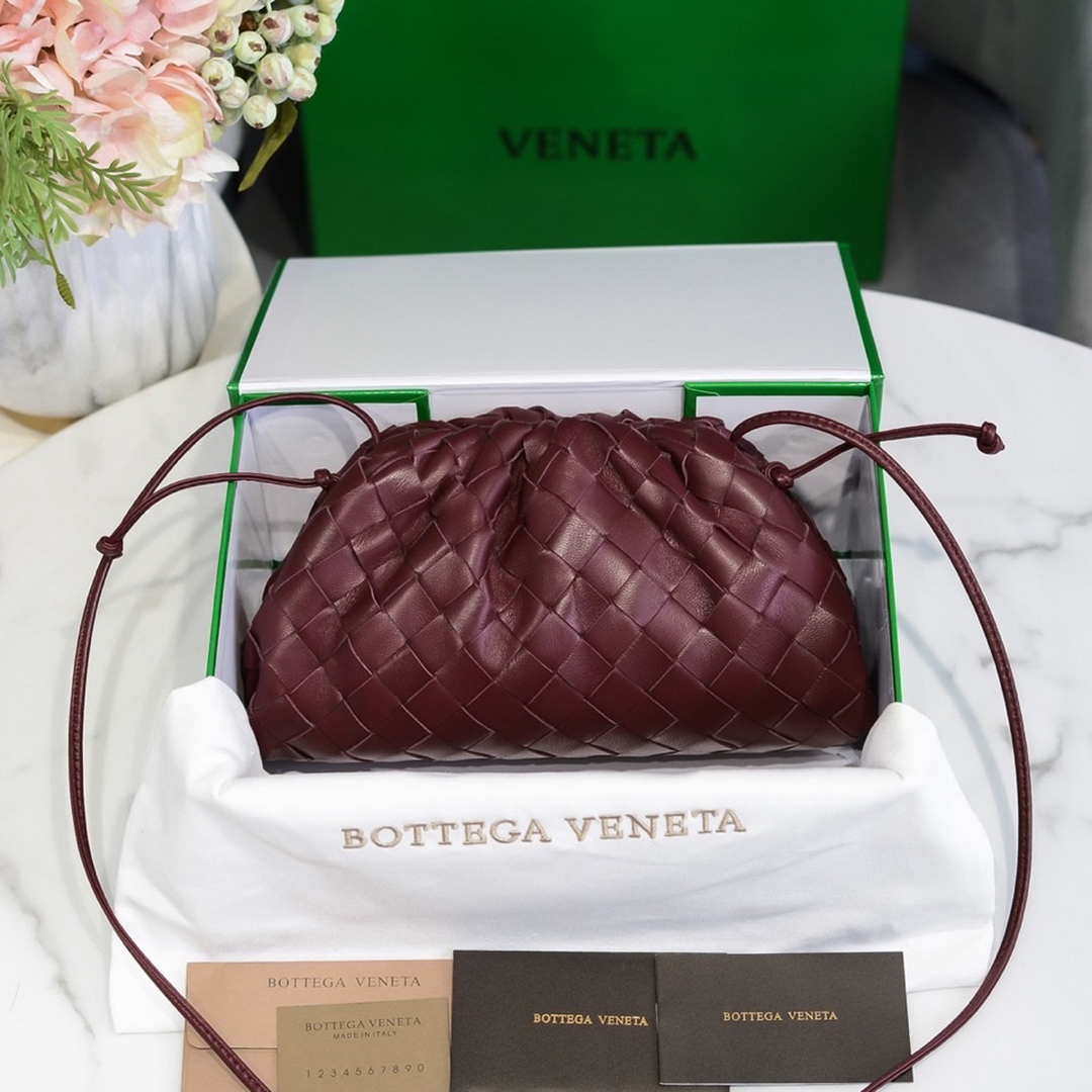 BV 585852 Bottega Veneta Mini Pouch intrecciato leather clutch with strap Wine Red - Default Title - View 1