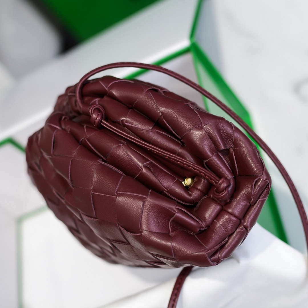 BV 585852 Bottega Veneta Mini Pouch intrecciato leather clutch with strap Wine Red - Default Title - View 5