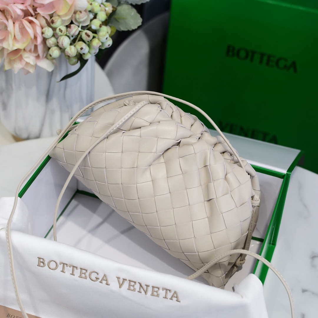 BV 585852 Bottega Veneta Mini Pouch intrecciato leather clutch with strap Beige - Default Title - View 4